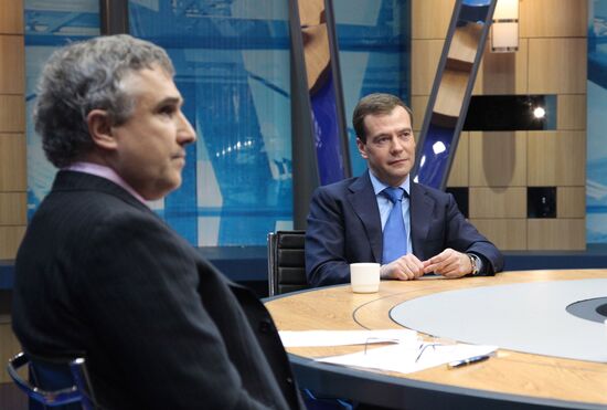 Dmitry Medvedev summed up year 2010 on television