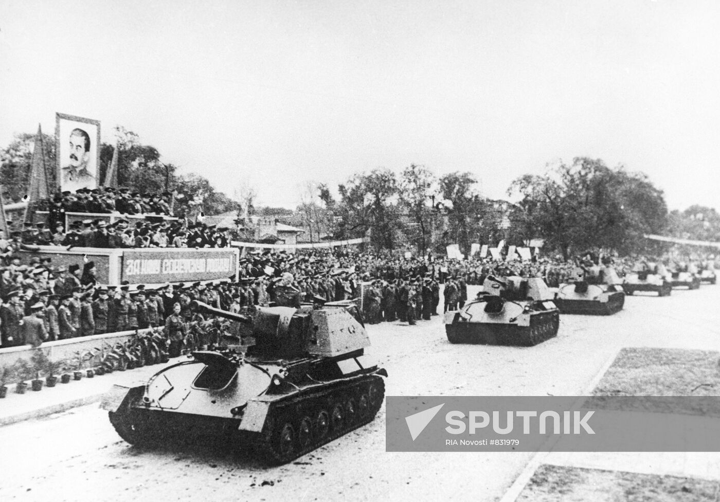 Soviet troops parade in Harbin to mark victory over Japan