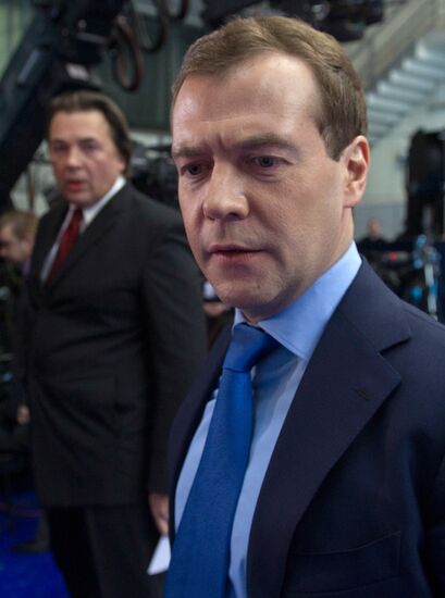 Dmitry Medvedev gives year-end live interview to top channels