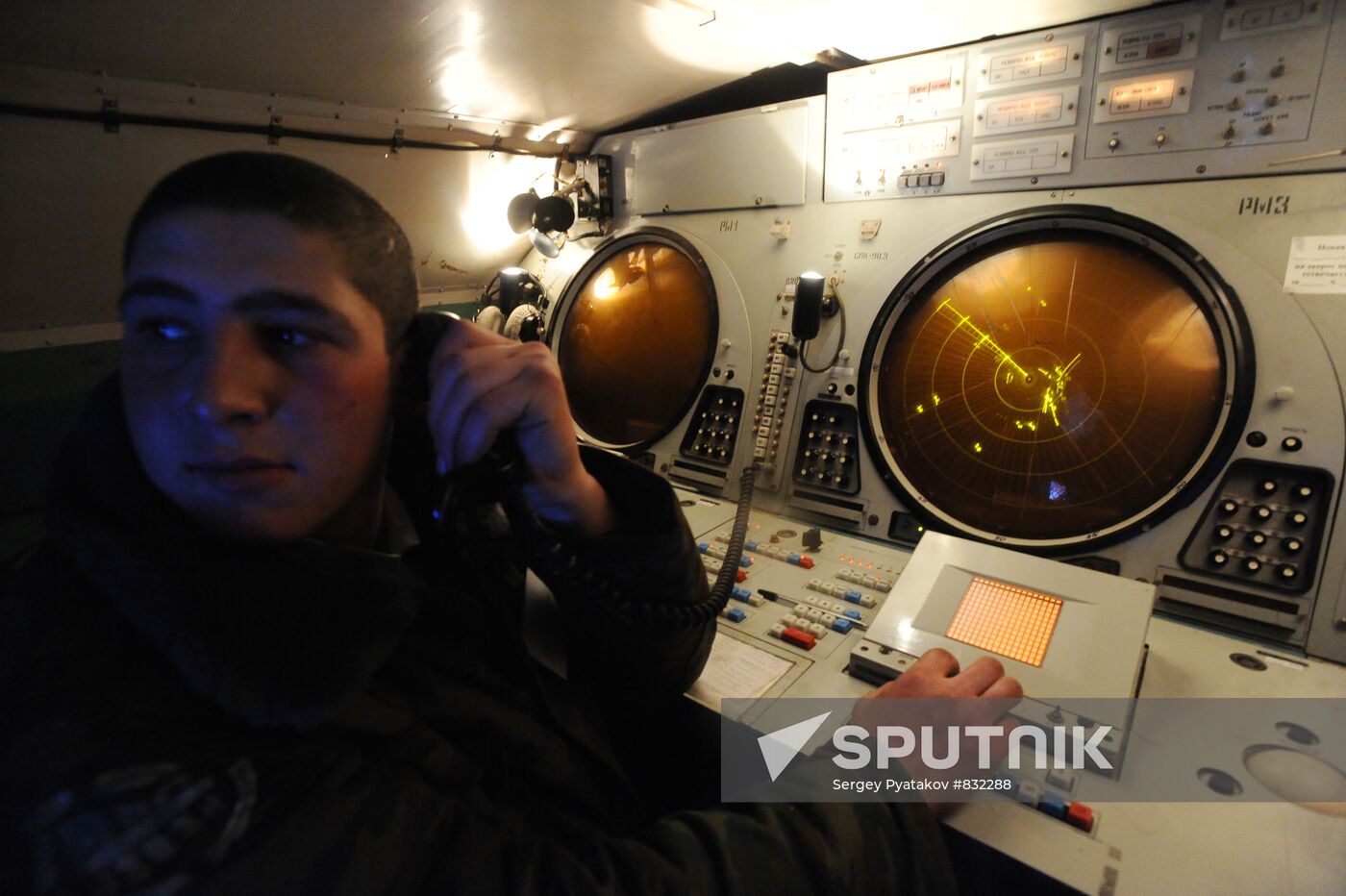 Radio data treatment panel, command post