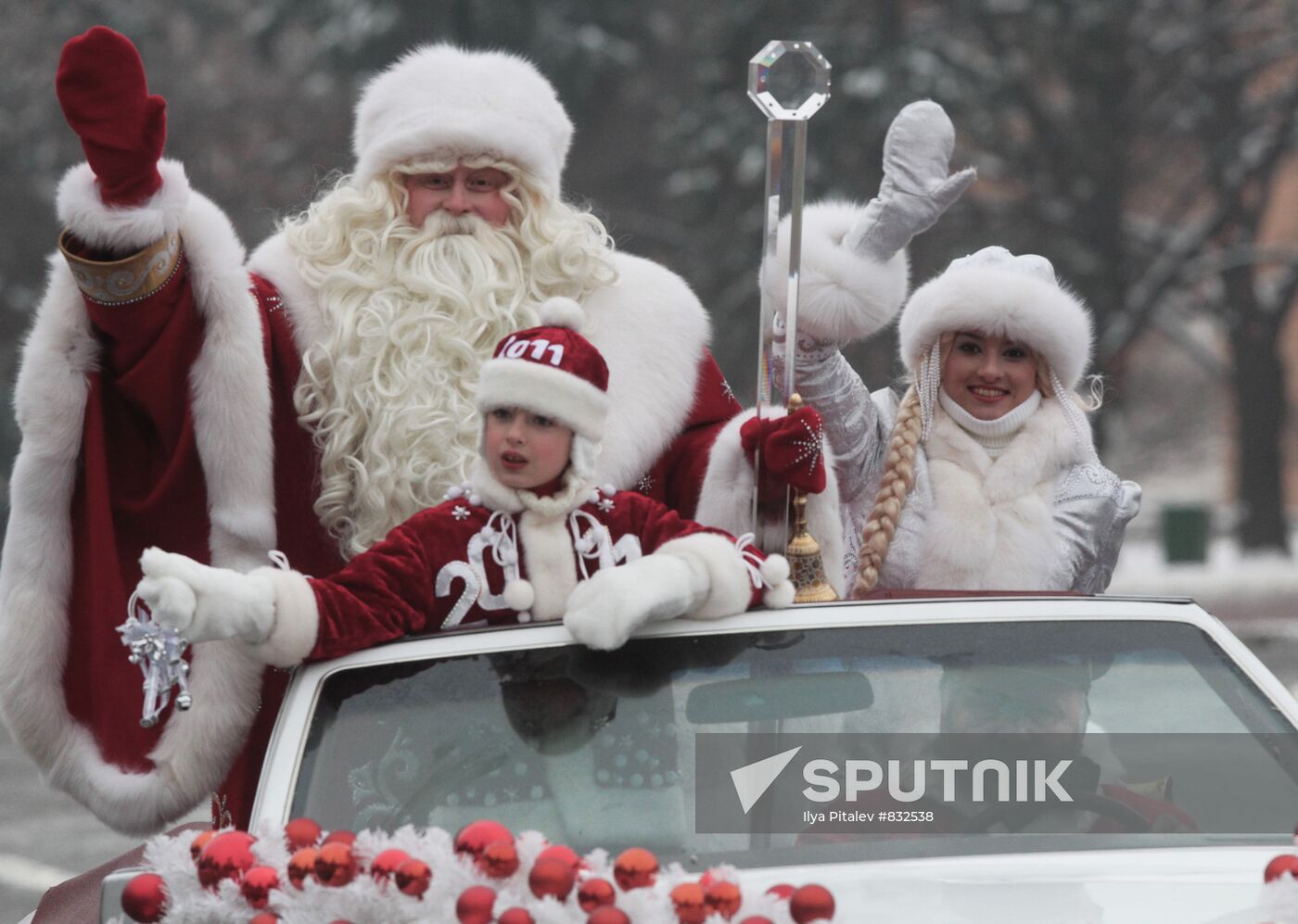 Russia's Father Frost greeted on Cathedral Square