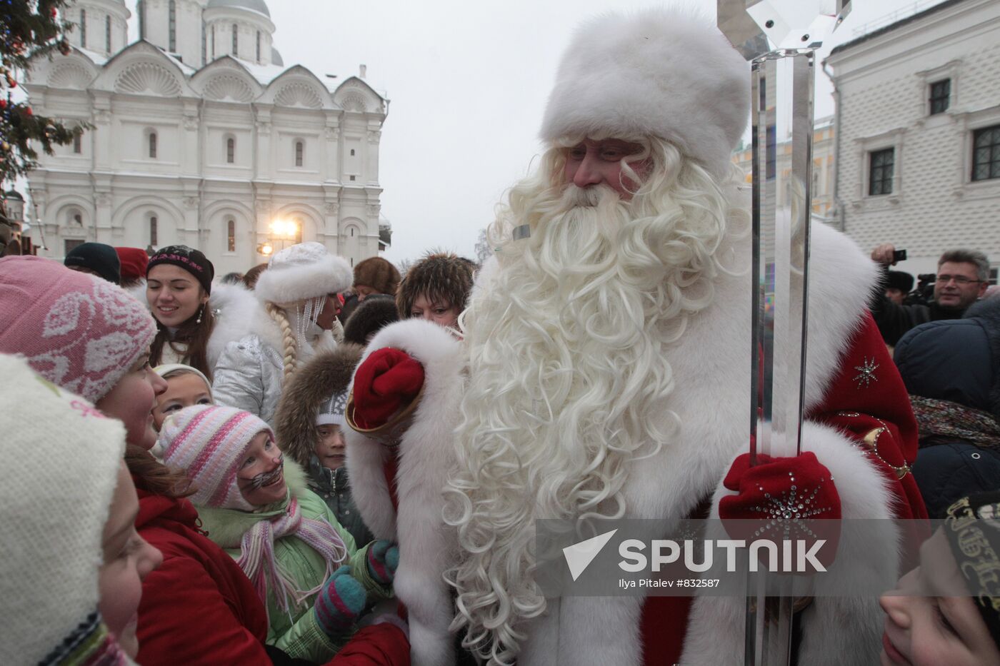 Russia's Father Frost greeted on Cathedral Square