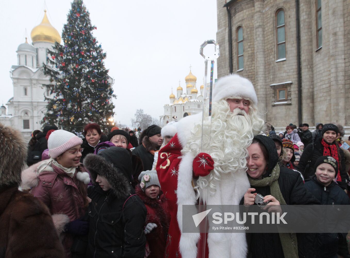 Russia's Father Frost greeted on Cathedral Square