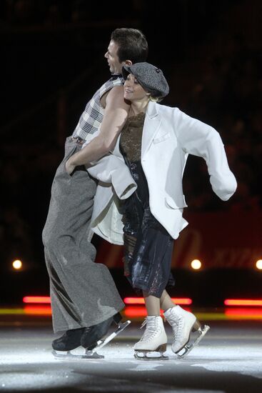 Yelena Berezhnaya and Anton Sikharulidze