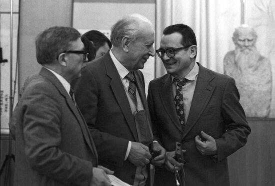 Dmitry Likhachyov and Florian Neuvazhny