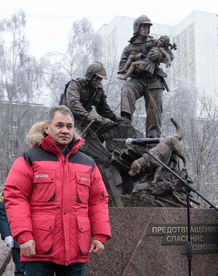 Monument to rescuers and firefighters unveiled in Moscow