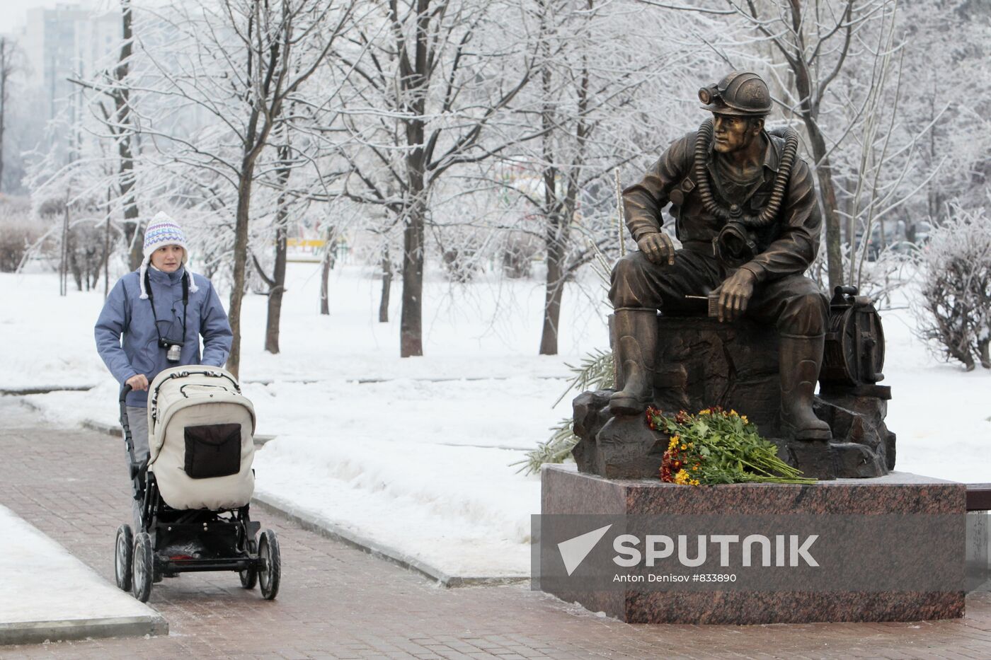Monument to rescuers and firefighters unveiled in Moscow