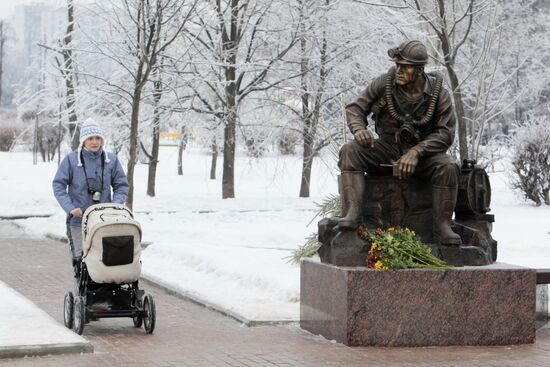 Monument to rescuers and firefighters unveiled in Moscow