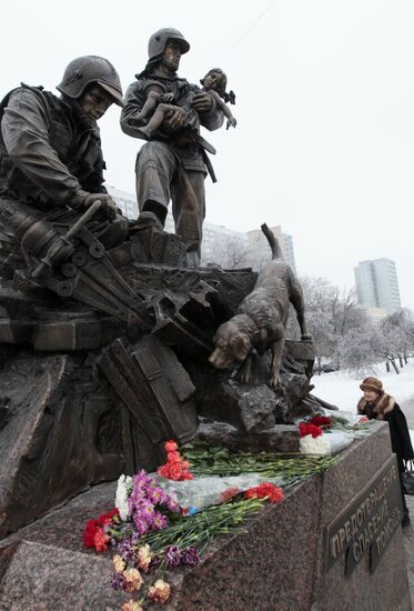 Monument to rescuers and firefighters unveiled in Moscow