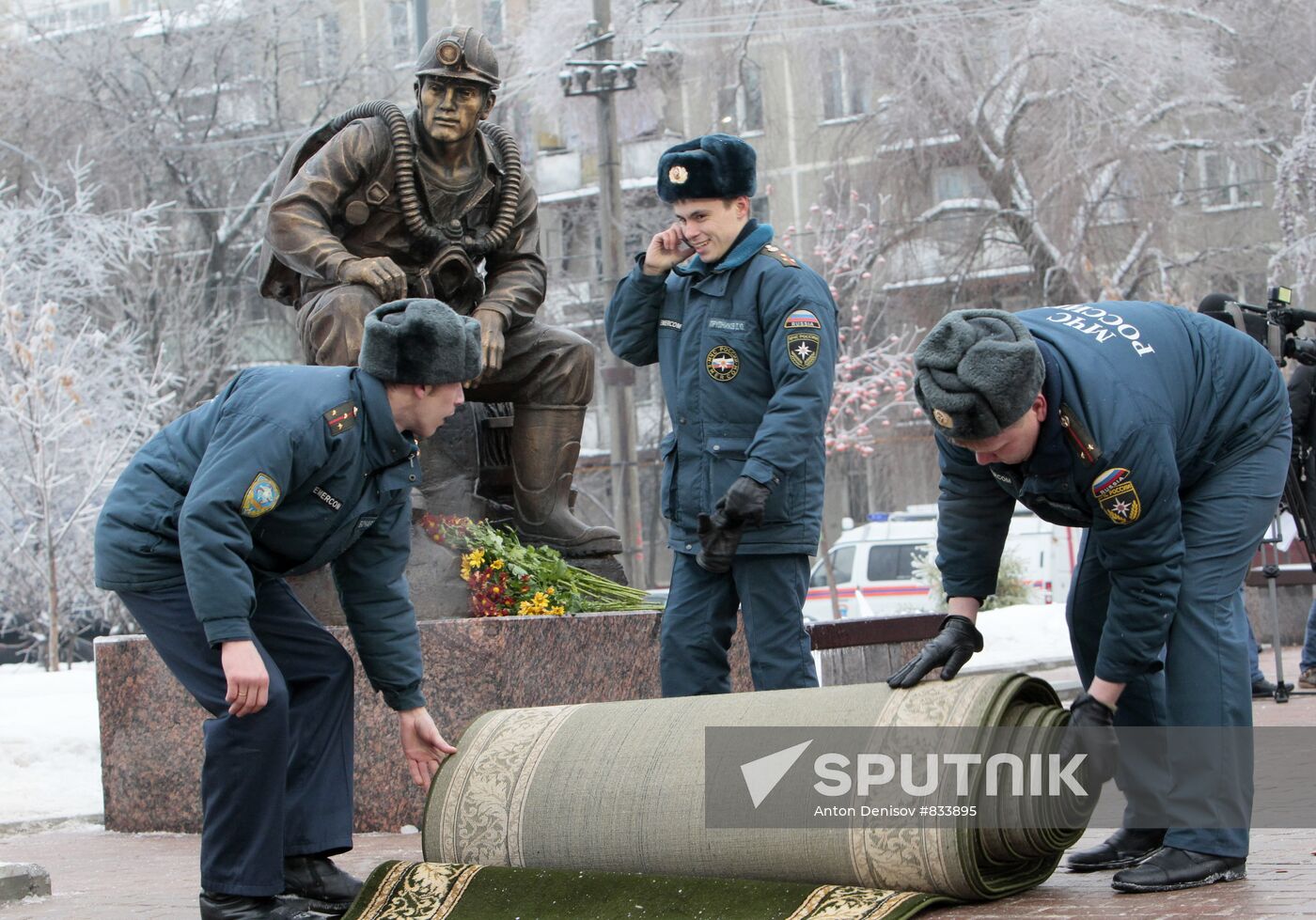 Monument to rescuers and firefighters unveiled in Moscow