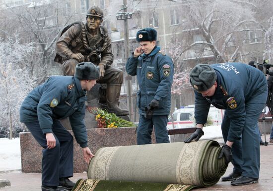Monument to rescuers and firefighters unveiled in Moscow
