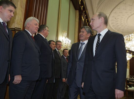 Vladimir Putin meets with Almazbek Atambayev