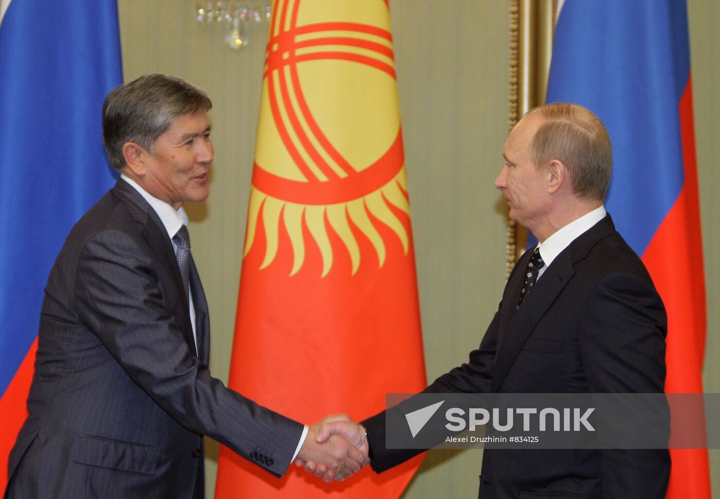 Vladimir Putin meets with Almazbek Atambayev