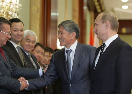 Vladimir Putin meets with Almazbek Atambayev