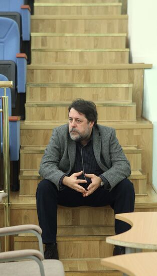 Cinema Union first members receive membership cards