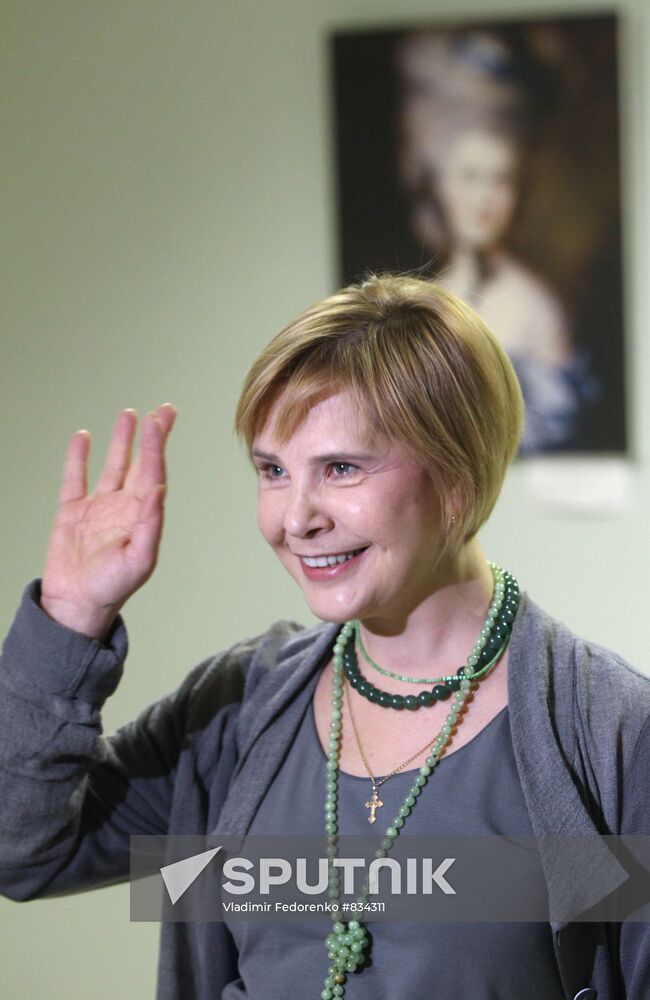 Cinema Union first members receive membership cards