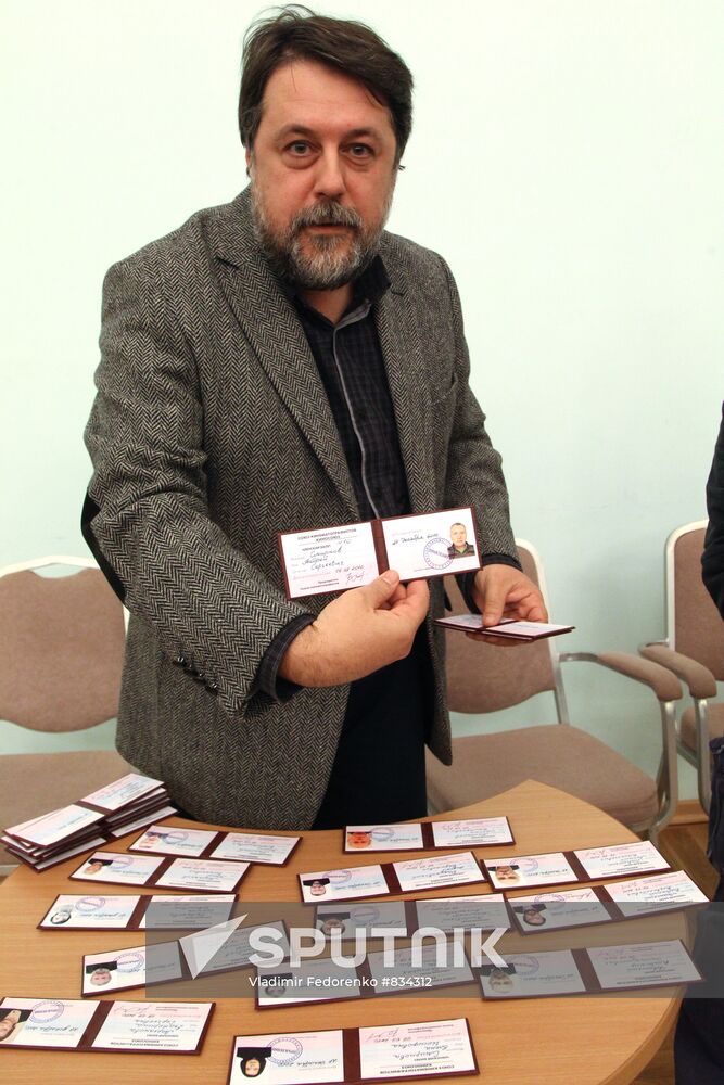 Cinema Union first members receive membership cards