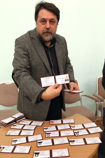 Cinema Union first members receive membership cards