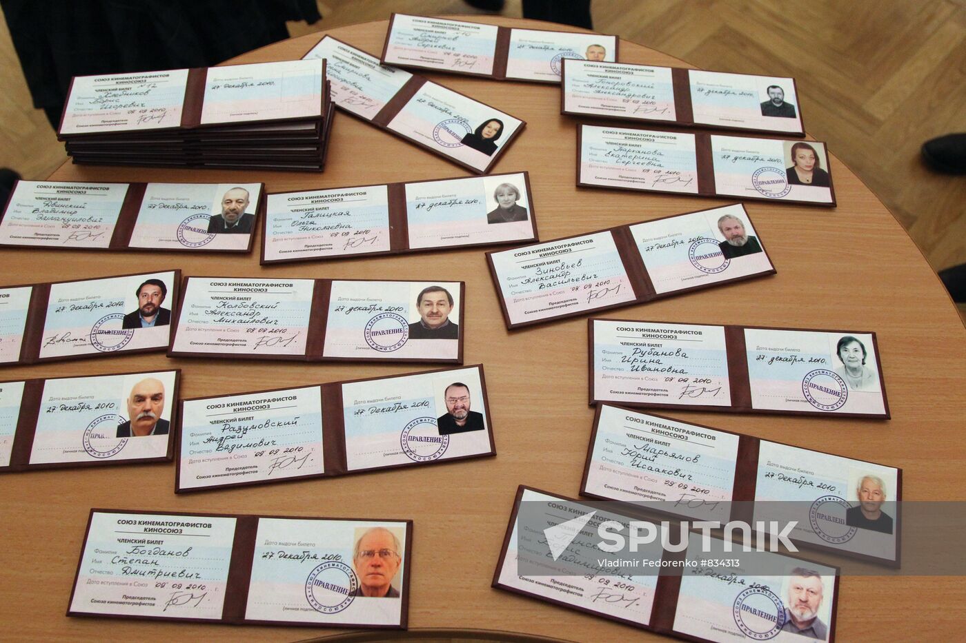 Cinema Union first members receive membership cards