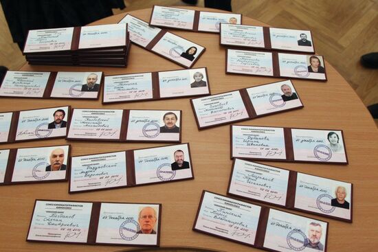 Cinema Union first members receive membership cards