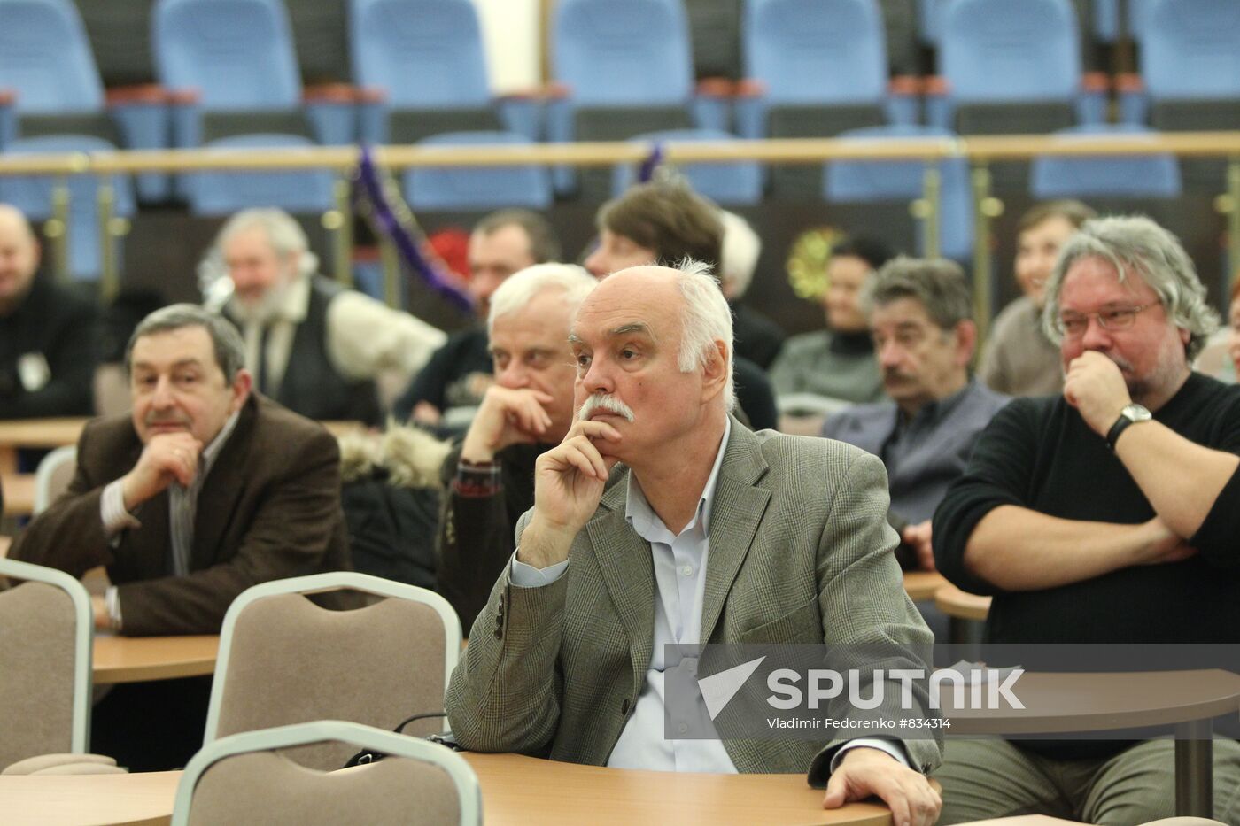 Cinema Union first members receive membership cards