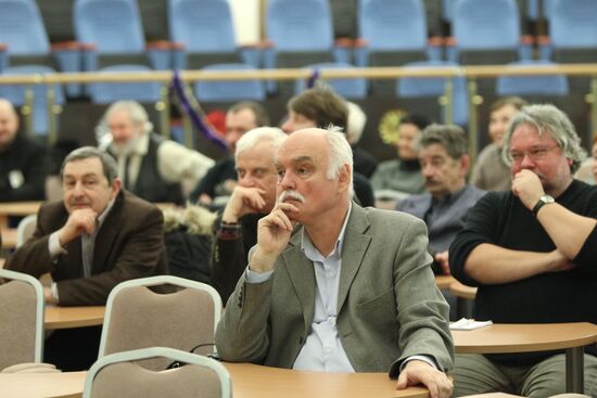 Cinema Union first members receive membership cards