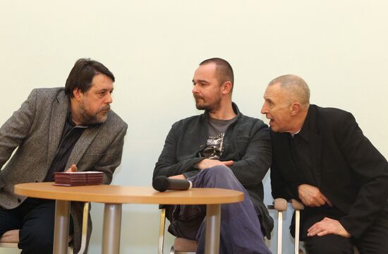 Cinema Union first members receive membership cards