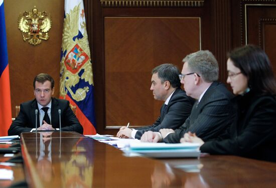 Dmitry Medvedev chairs meeting on economic issues