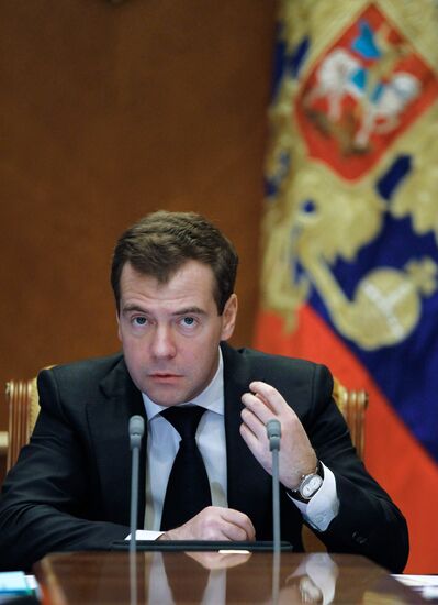 Dmitry Medvedev chairs meeting on economic issues