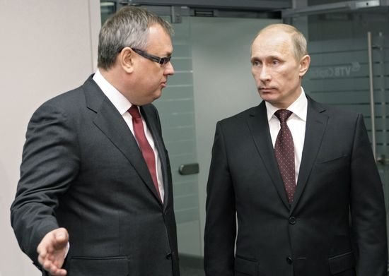 Vladimir Putin visits new VTB bank office