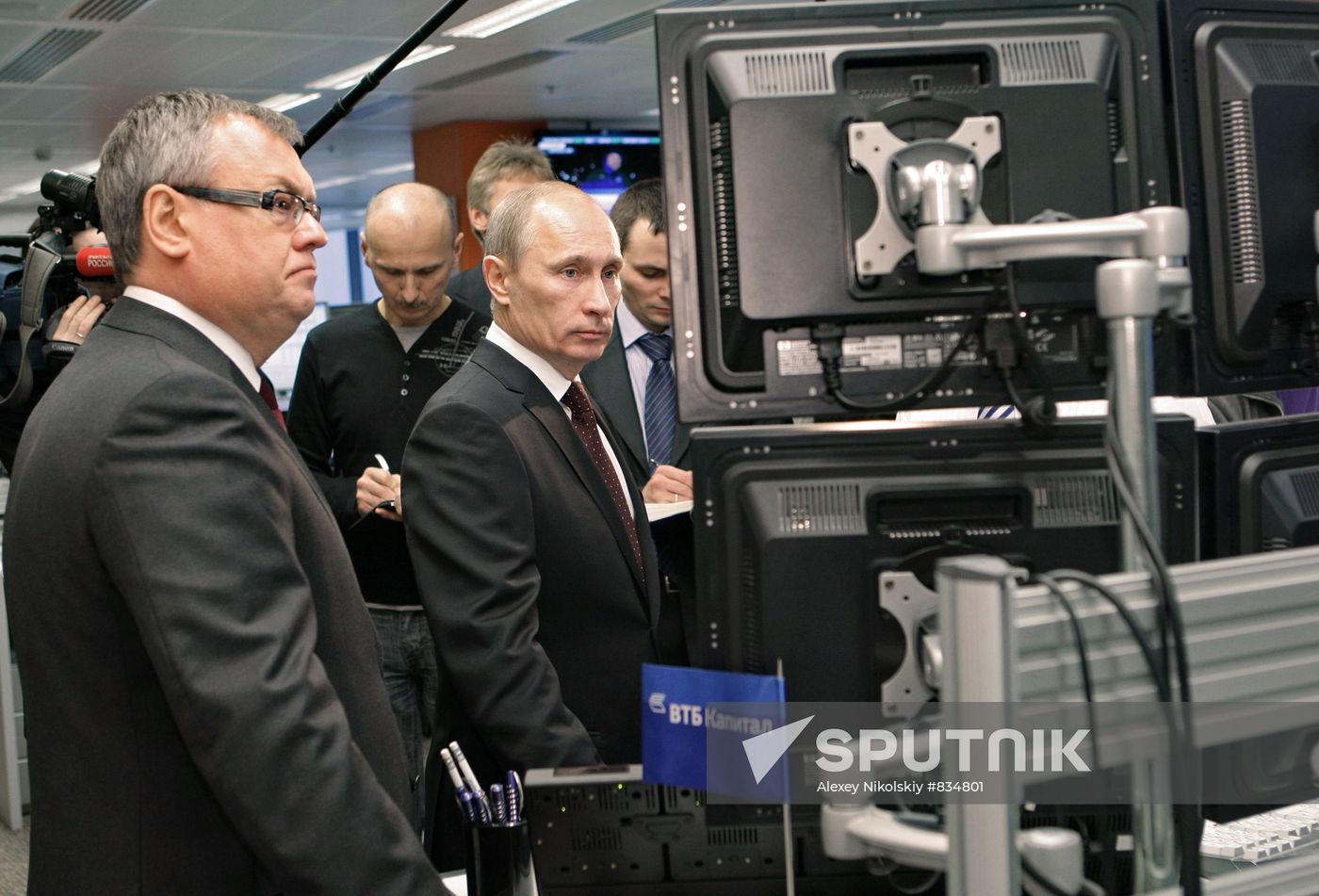 Vladimir Putin visits new VTB bank office