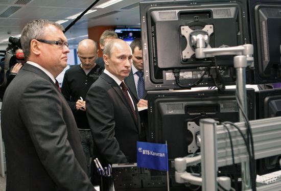 Vladimir Putin visits new VTB bank office