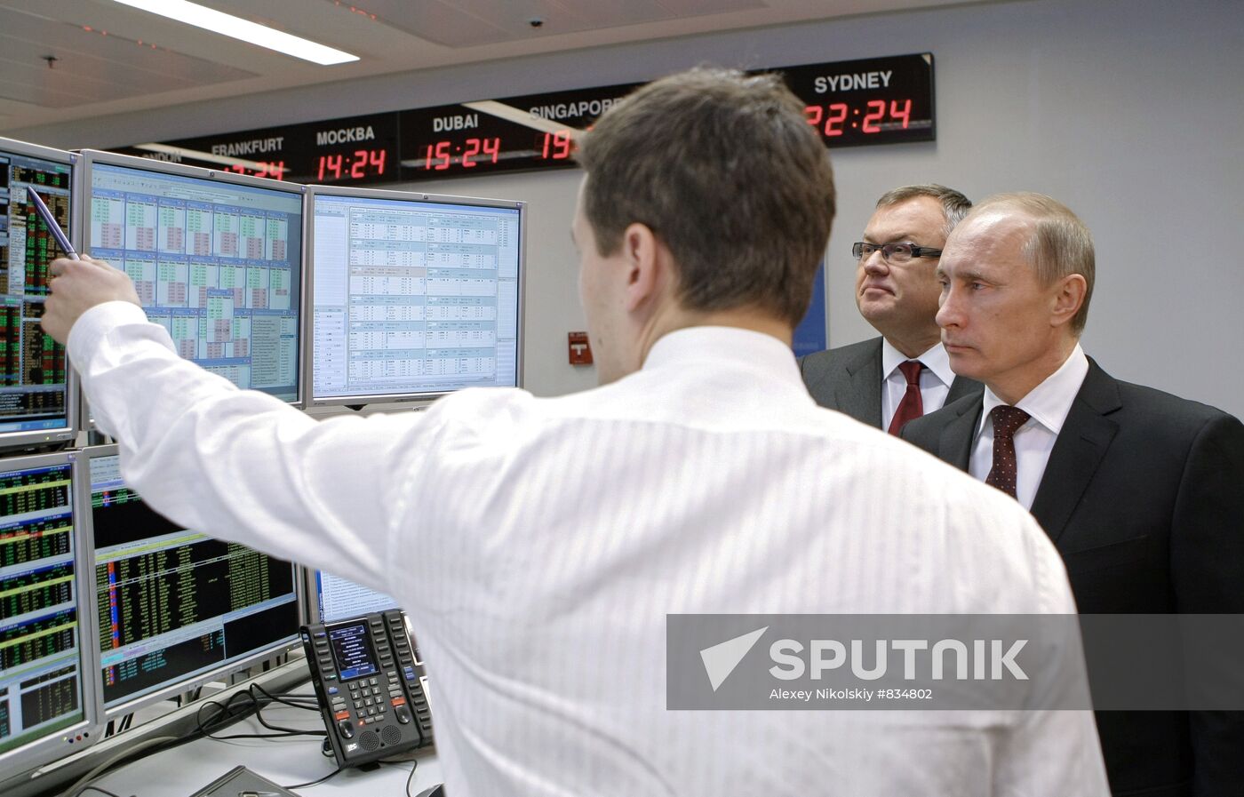Vladimir Putin visits new VTB bank office