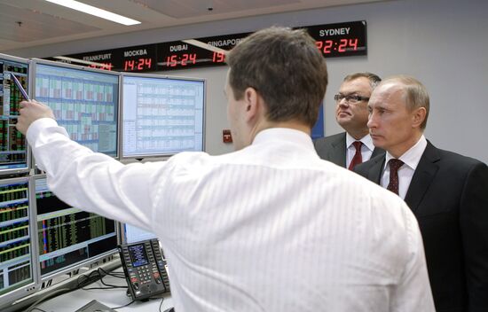 Vladimir Putin visits new VTB bank office