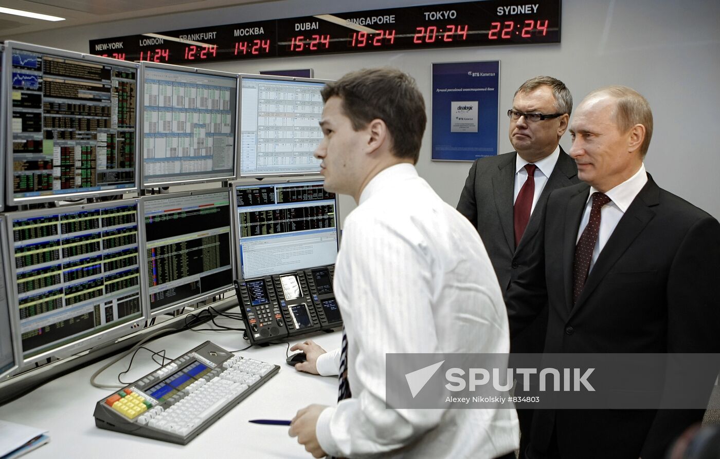 Vladimir Putin visits new VTB bank office