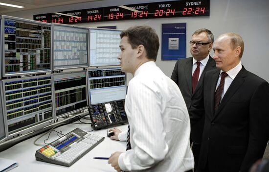 Vladimir Putin visits new VTB bank office