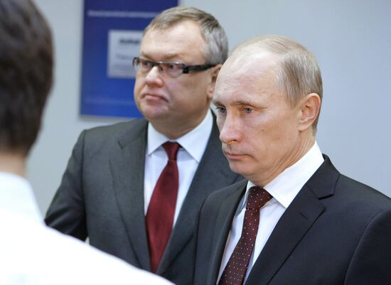 Vladimir Putin visits new VTB bank office