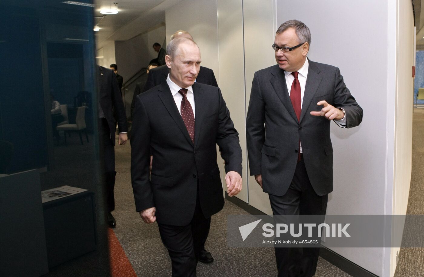 Vladimir Putin visits new VTB bank office