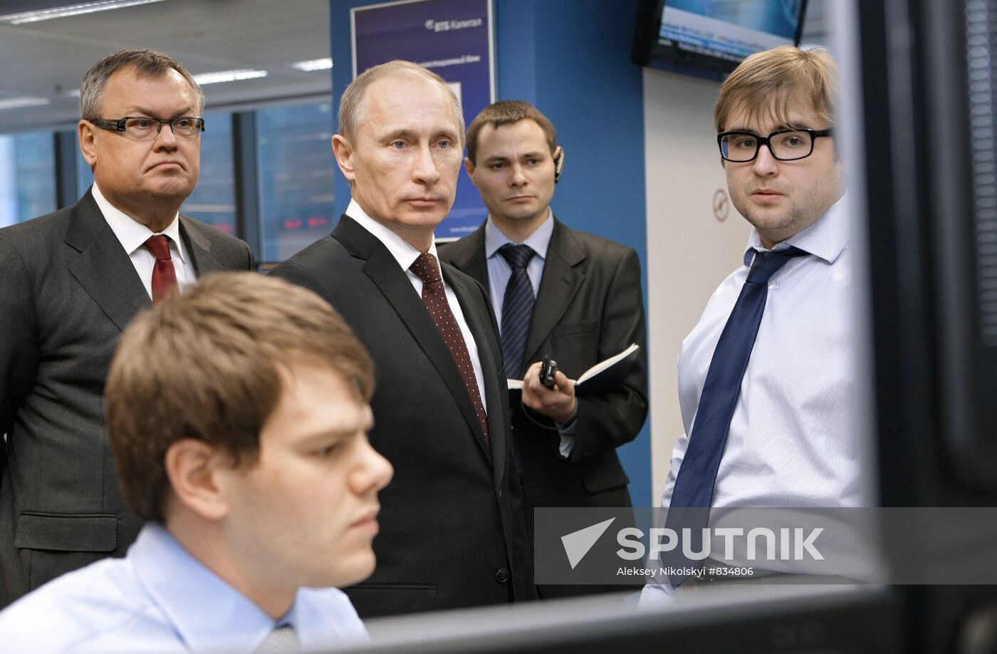 Vladimir Putin visits new VTB bank office