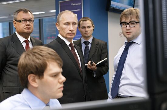 Vladimir Putin visits new VTB bank office