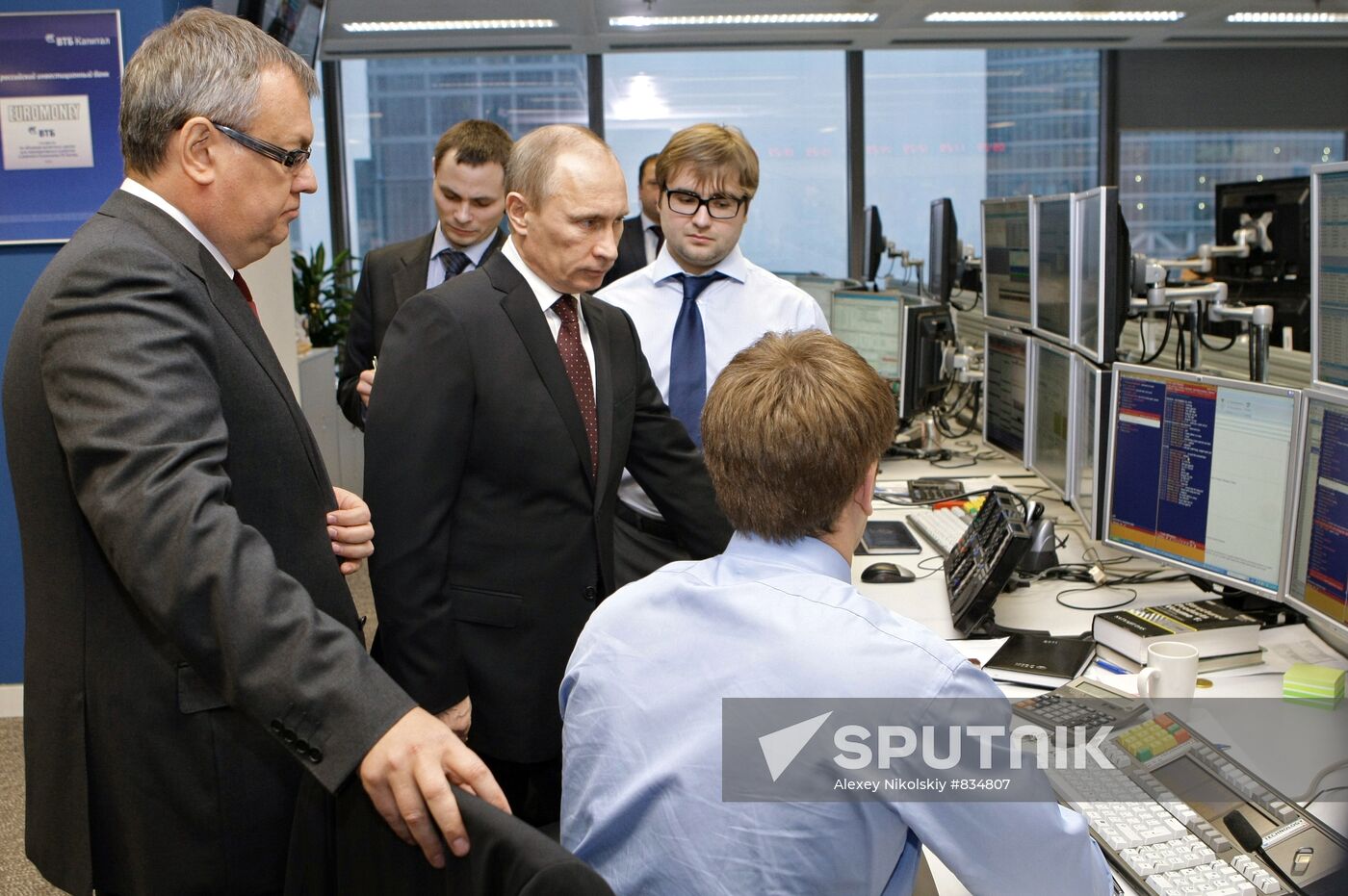 Vladimir Putin visits new VTB bank office