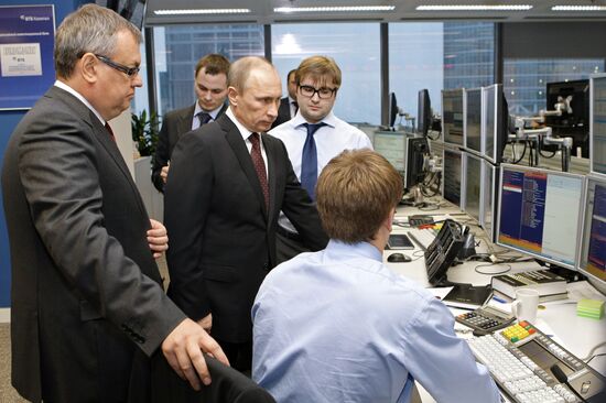 Vladimir Putin visits new VTB bank office