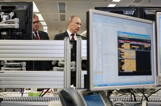 Vladimir Putin visits new VTB bank office