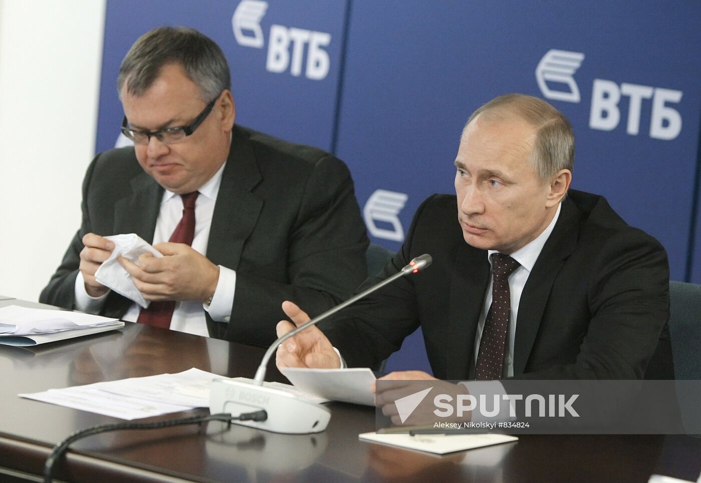 Vladimir Putin visits new VTB bank office