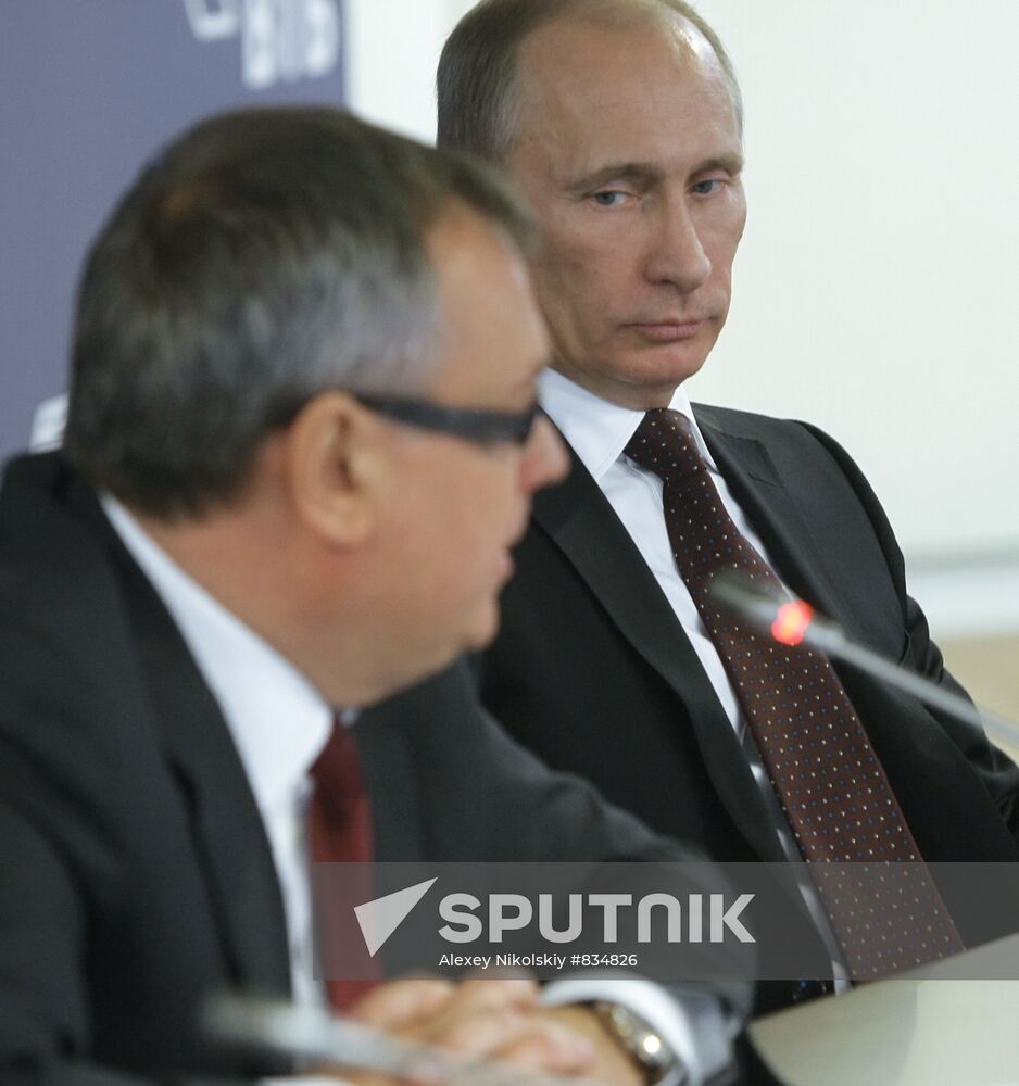Vladimir Putin visits new VTB bank office