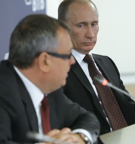 Vladimir Putin visits new VTB bank office