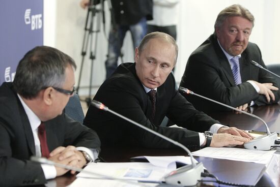 Vladimir Putin visits new VTB bank office