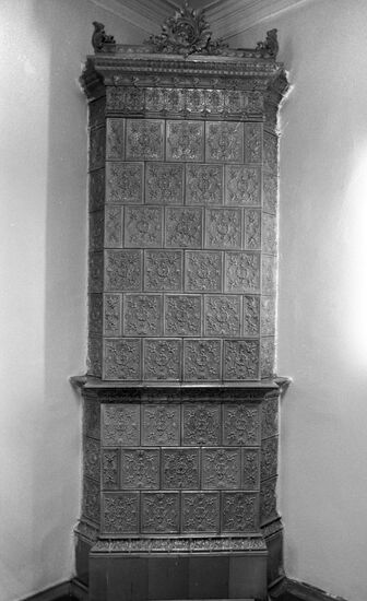 Dutch tile stove