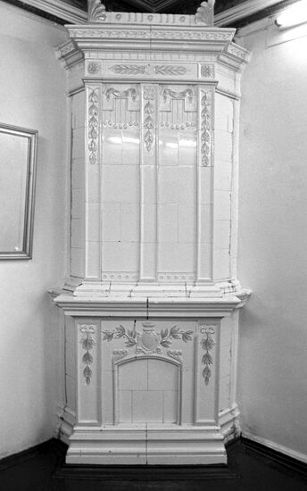Dutch tile stove