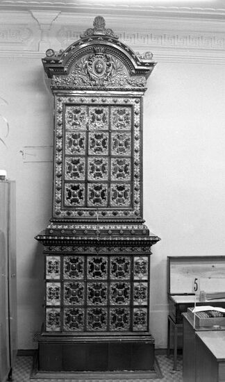 Dutch tile stove